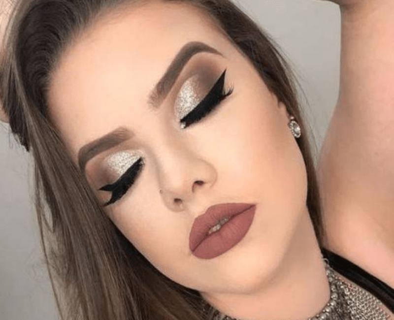 Hot smokey eye makeup