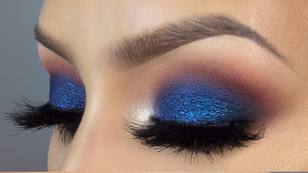 Blue smokey eye Makeup